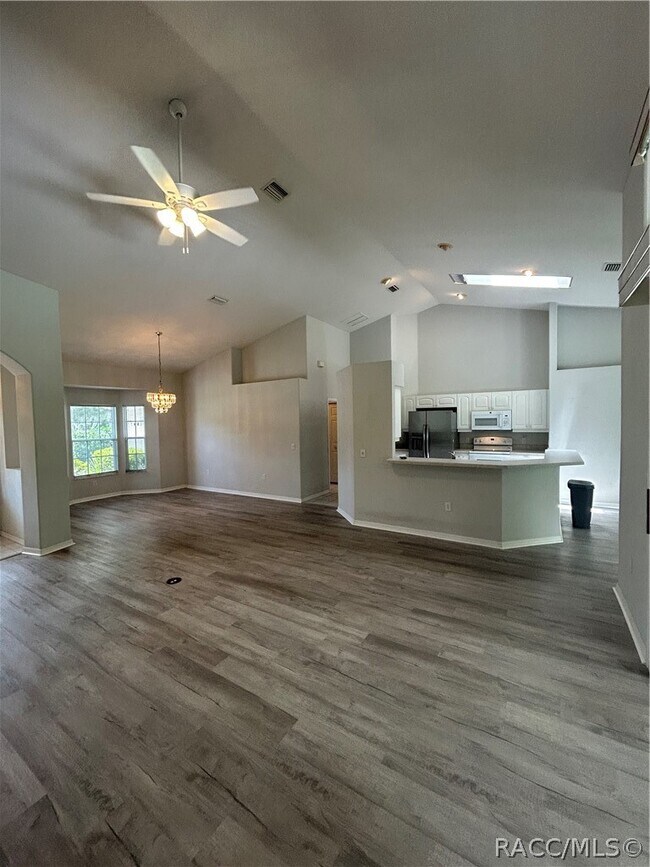Foto del edificio - 2675 N Canterbury Lake Dr