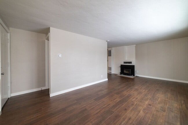 Foto del edificio - 172-172 NE Juniper St