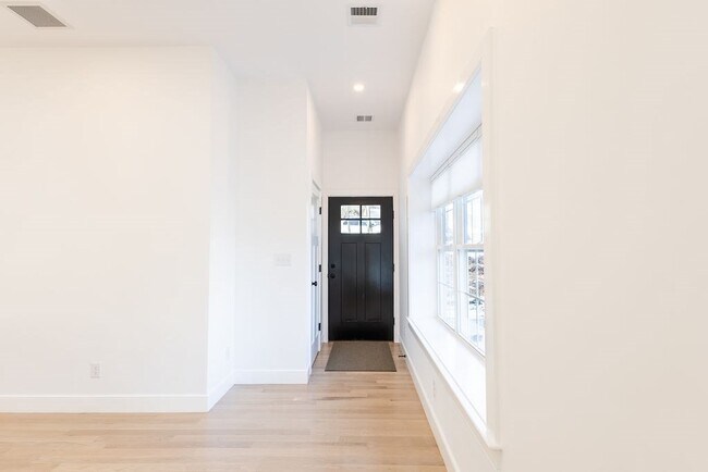 Foto del edificio - 17 Harding Rd