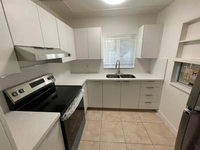Foto del edificio - 2753 NE 32nd St