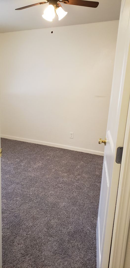 Foto del edificio - Spacious 2BR/1BA Duplex For Rent!!!