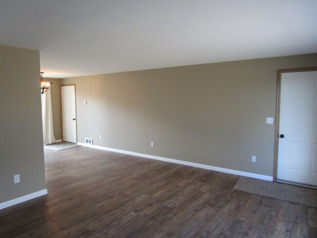 Foto del edificio - 3 Bedroom, 2 Bathroom Home on 2 Acres on Lower Side of Juniper Canyon - Available Now!