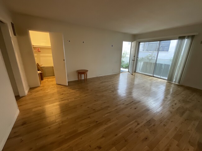 Living Room - 1459 Rexford Dr