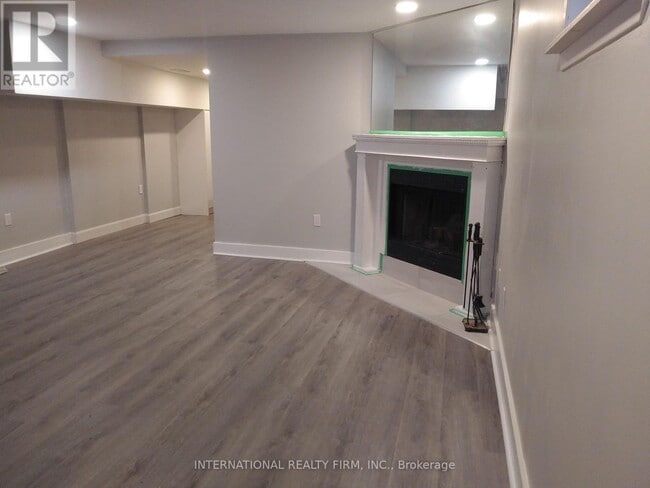 Building Photo - 261 Soudan Ave