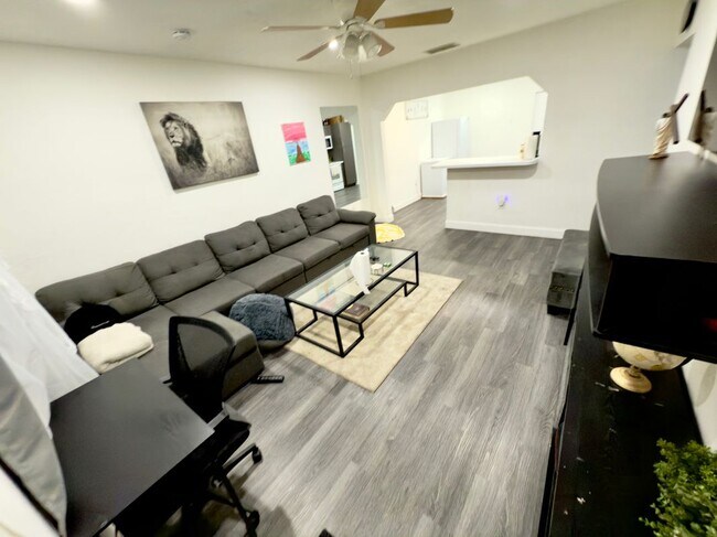 Foto del edificio - 6144 SW 30th St