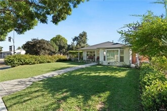 Building Photo - 2510 Paloma St