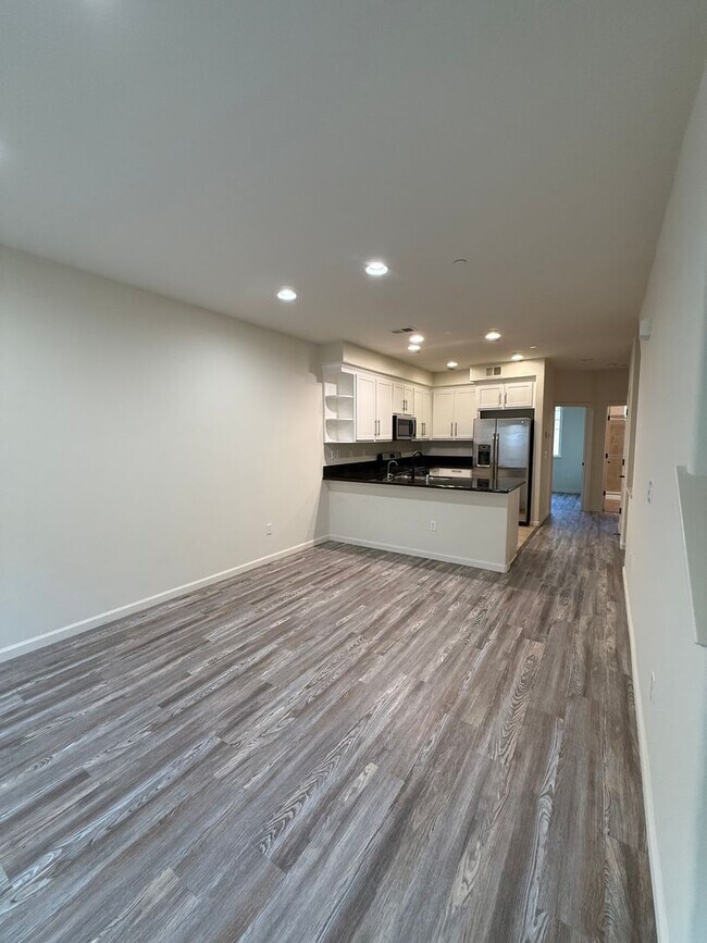 Building Photo - 566 Almaden Walk Loop