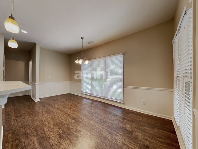 Building Photo - 7270 Wyngate Dr