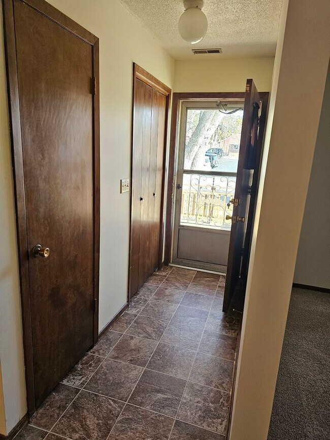 Building Photo - 875-877 S 46th