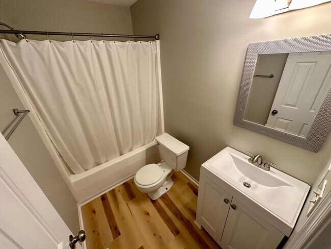 Building Photo - Beautiful townhome for rent in Carrollton, VA