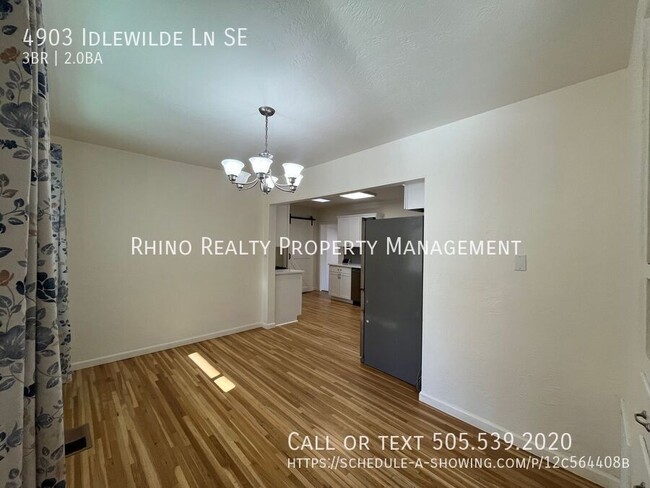 Foto del edificio - Spacious 2 Bedroom 3 Bathroom Home In ABQ!