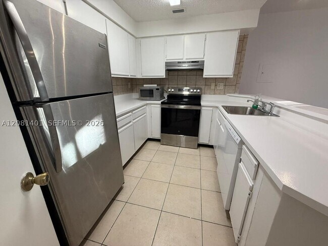Foto del edificio - 2550 SW 18th Terrace
