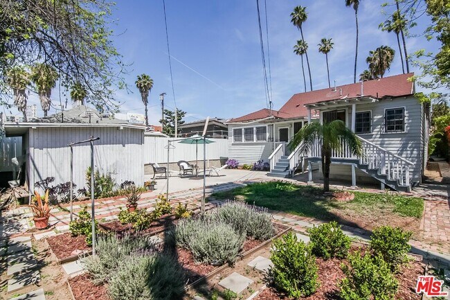 Building Photo - 6054 Carlton Way