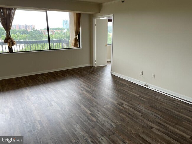 Building Photo - 3713 S George Mason Dr