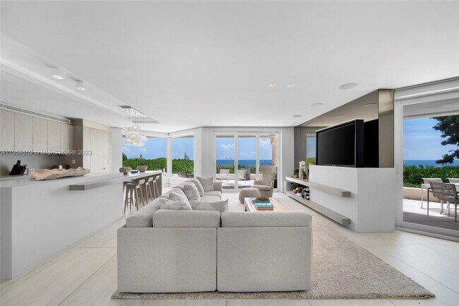 Building Photo - 15811 Fisher Island Dr