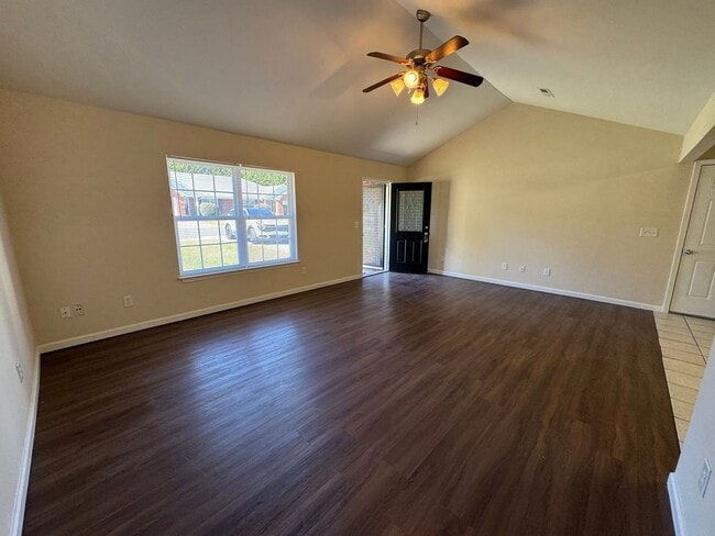 Building Photo - 110-112 Lyons Dr NW