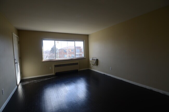 Building Photo - 8553 Cottonwood Dr