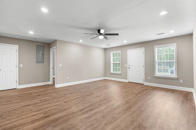 Building Photo - 223B Vista Cir