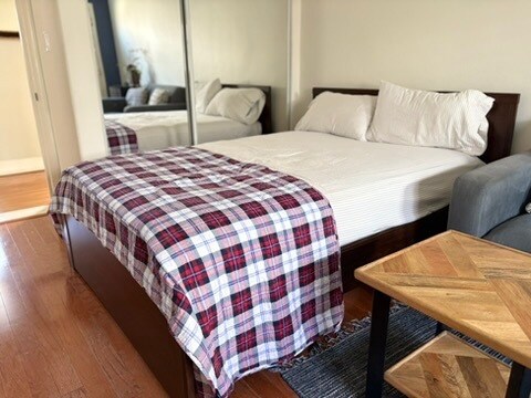 Foto del edificio - 2409 Ives Ln