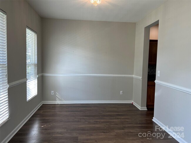 Building Photo - 6781 Sequoia Hills Dr