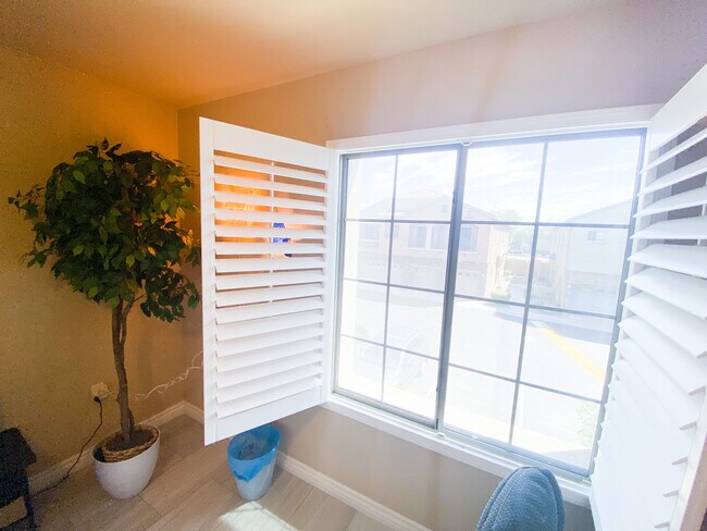 Foto del edificio - 1350 S Greenfield Rd