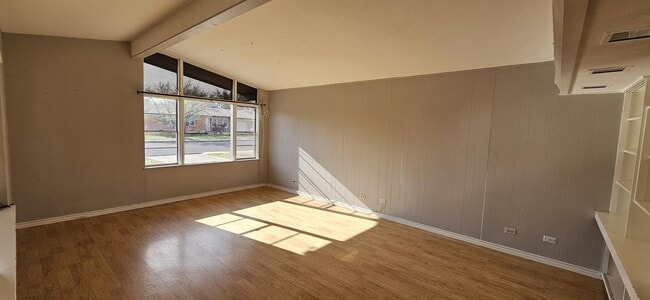 Building Photo - 304 Kessler Ave