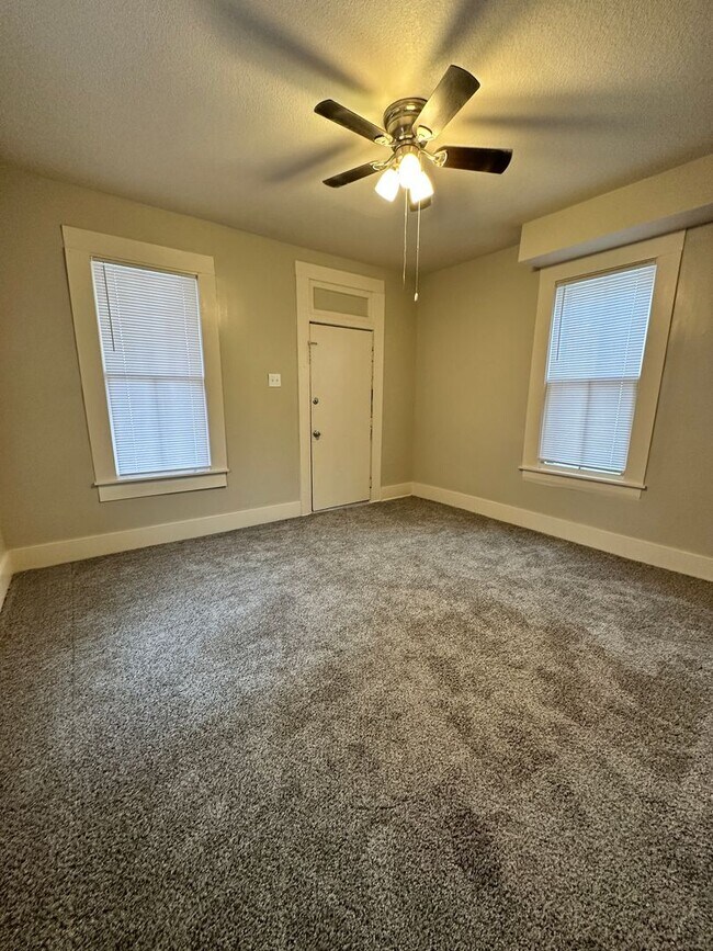 Building Photo - Minutes from Downtown Wichita