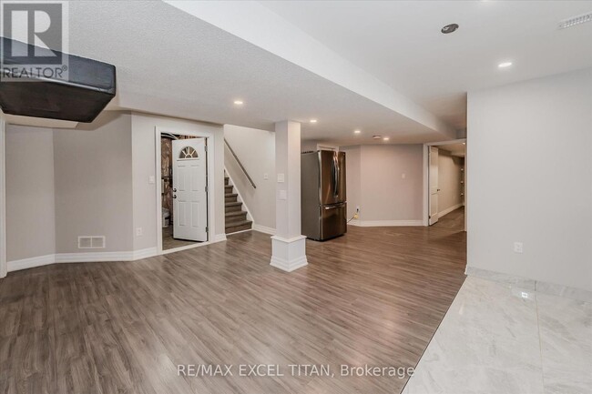 Building Photo - 498 Thomas Slee Dr