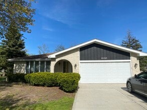 Building Photo - 9S525 Allison Ct