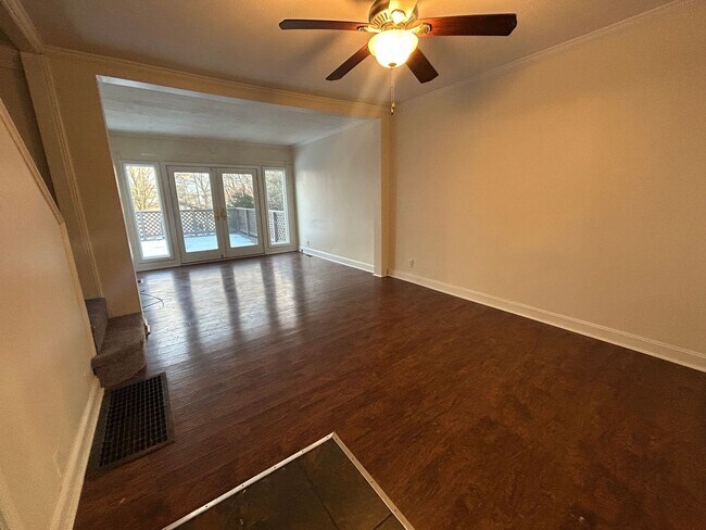 Foto del edificio - Beautiful 3 Bedroom Home with Large Back Yard and Deck!