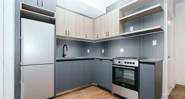 Foto del edificio - 294 Powers St