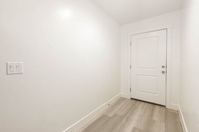 Foto del edificio - 4bd | 2.5 Bath | 2 Car Detached Desert Canyon Townhome Now Available