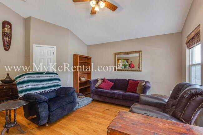 Building Photo - 3938 Springfield St