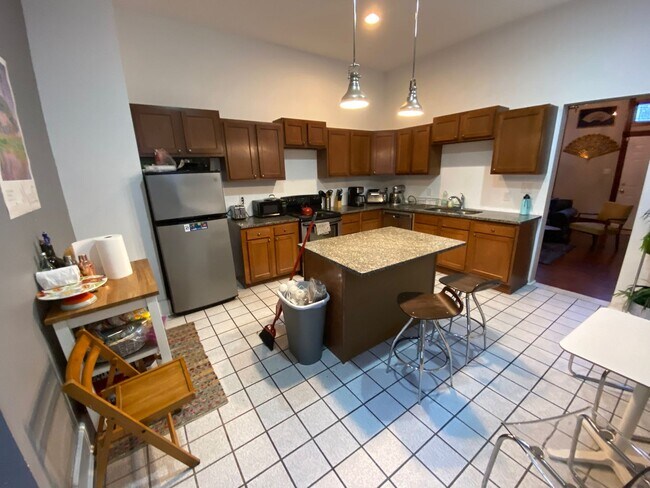 Photo - 4 bed/1.5 bath Rental Mins. from UC Only $... House