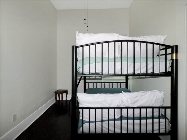 Foto del edificio - 1919 Avenue O