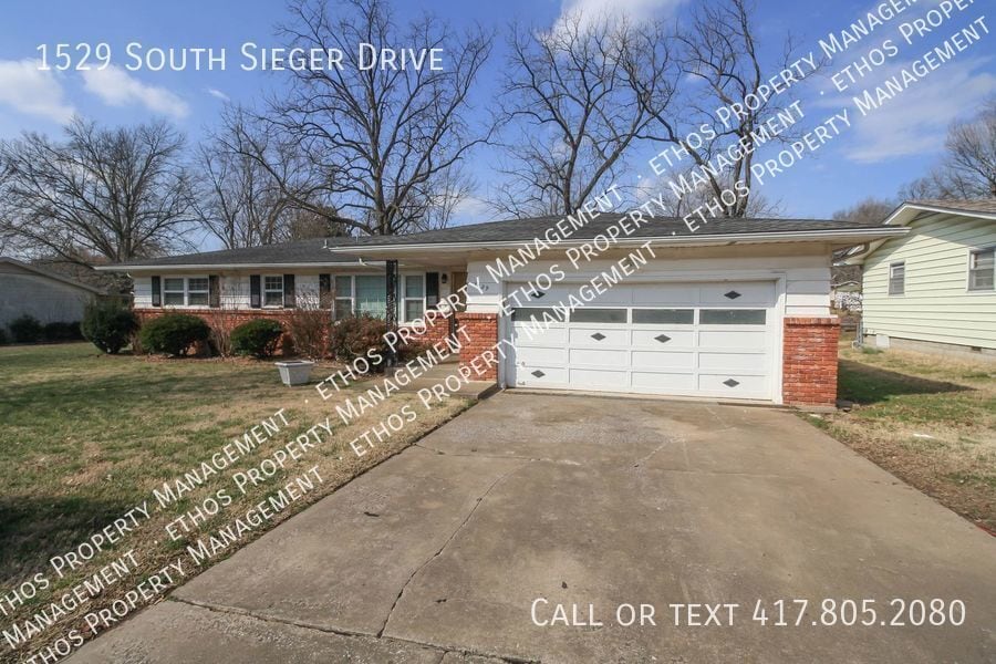 Primary Photo - Midtown 3 Bedroom/2 Bath Home