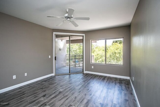 Building Photo - Stunning 2 bedroom Condo
