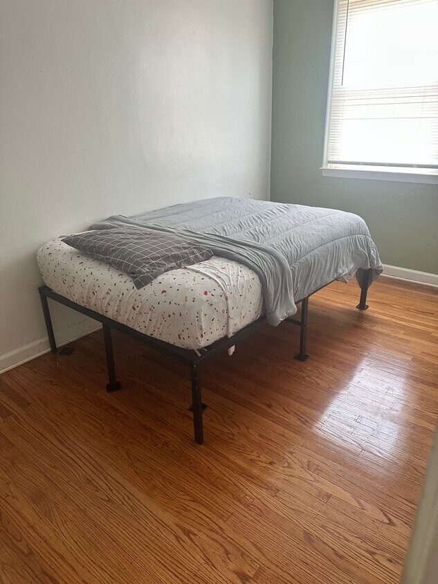 Foto principal - 6651 Gillespie St