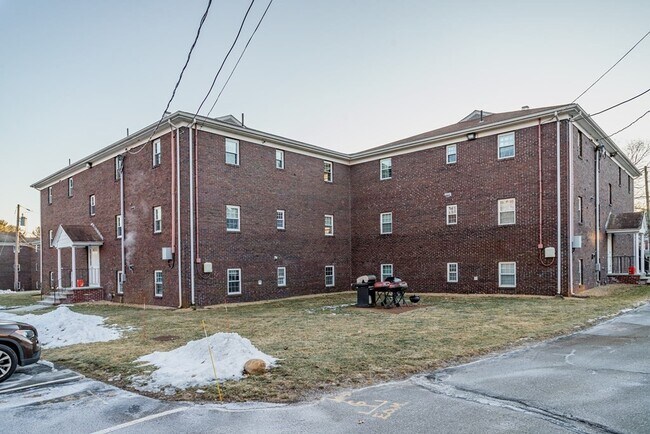 Building Photo - 130 Parker St