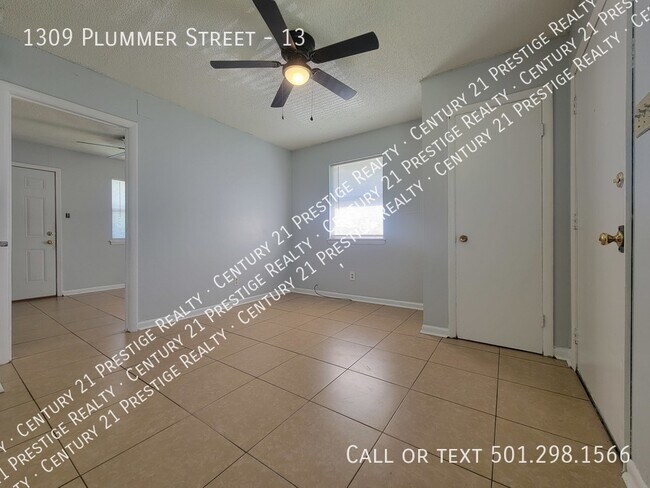 Building Photo - 1309 Plummer Street Apt #13