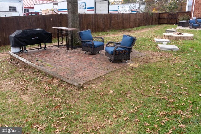 Building Photo - 11111 Hessong Bridge Rd