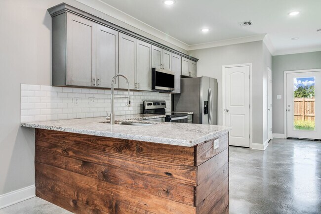 Building Photo - ***Actual address is 305 Colorado Road. Th...