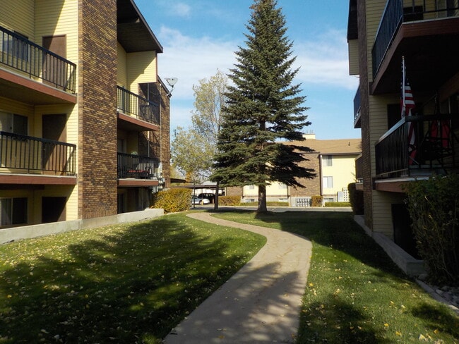 Building Photo - South Valley