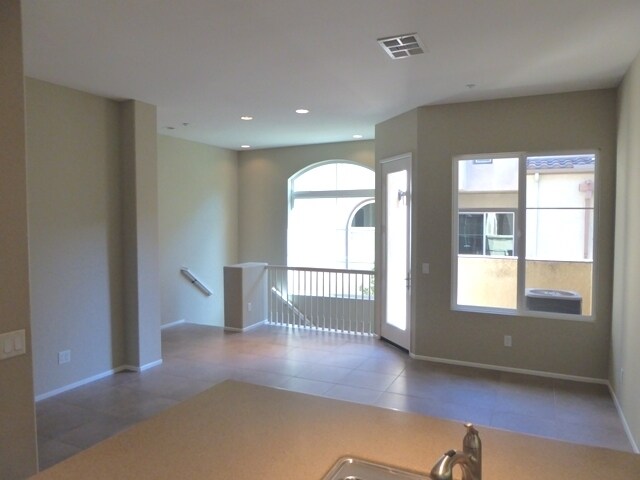 Foto del edificio - Beautiful 2 Bed 2.5 Bath Condo in San Marcos