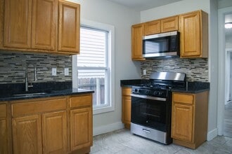 Building Photo - 129 Poplar St