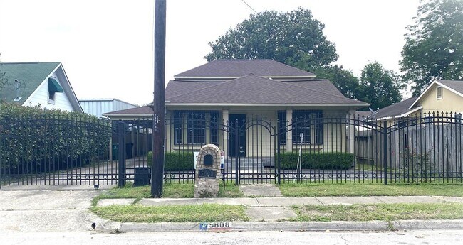 Building Photo - 5608 Cochran St