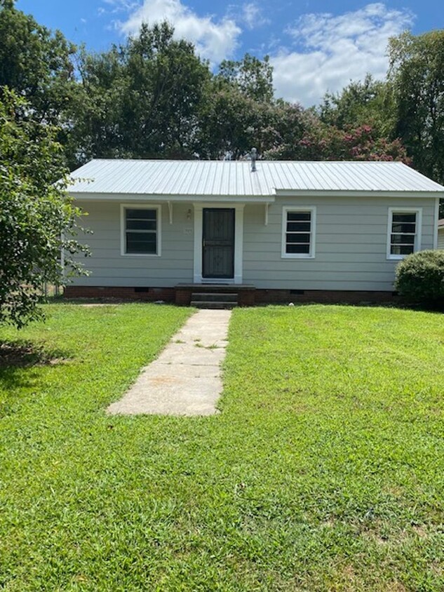 Primary Photo - Renovated 2 Bedroom 1 Bath Home for Rent!