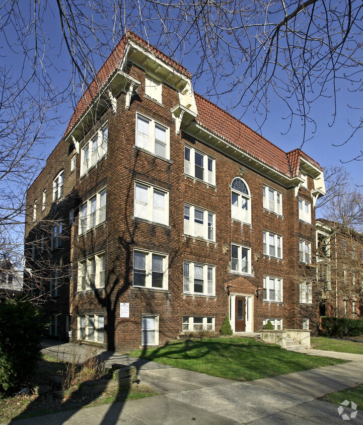 Foto principal - Euclid Heights Blvd Apartments