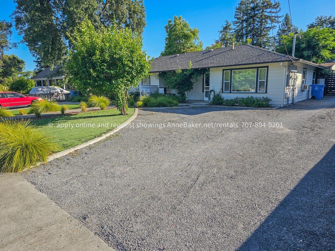 Primary Photo - Downtown 2 Bedroom Duplex with Personal Yard