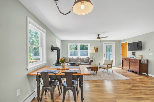 Living Room - 197 Toddy Pond Rd